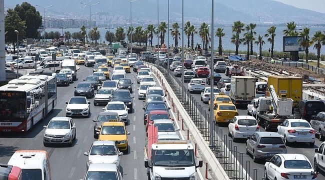 İzmir'de trafiğe kayıtlı araç sayısı 2 milyona yaklaştı