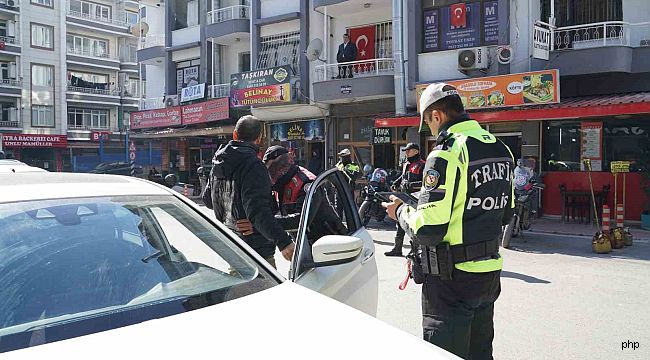 İzmir'in iki ilçesinde sıkı asayiş ve trafik denetimi