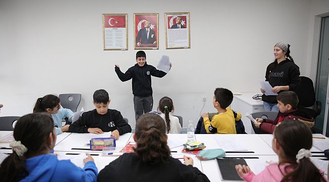 Konak'ta 7'den 77'ye İngilizce Konuşma Kulübü