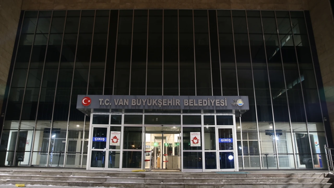 Van Büyükşehir Belediyesi'ne kayyum atandı