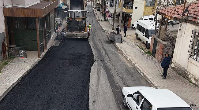 Bayraklı'da yol yenileme ve üst geçit çalışmaları sürüyor