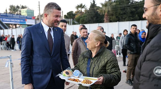 Buca Belediyesi'nin iftar çadırına yoğun ilgi