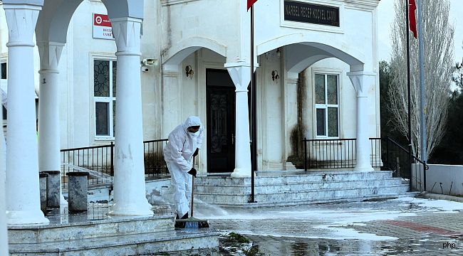 Narlıdere Belediyesi'nden camilerde titiz temizlik çalışması