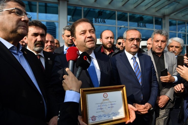 Ali Kılıç'ta mazbatasını aldı