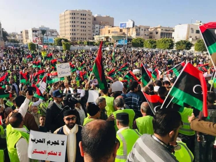 Libya halkı Hafter’in saldırısına karşı sokağa çıktı