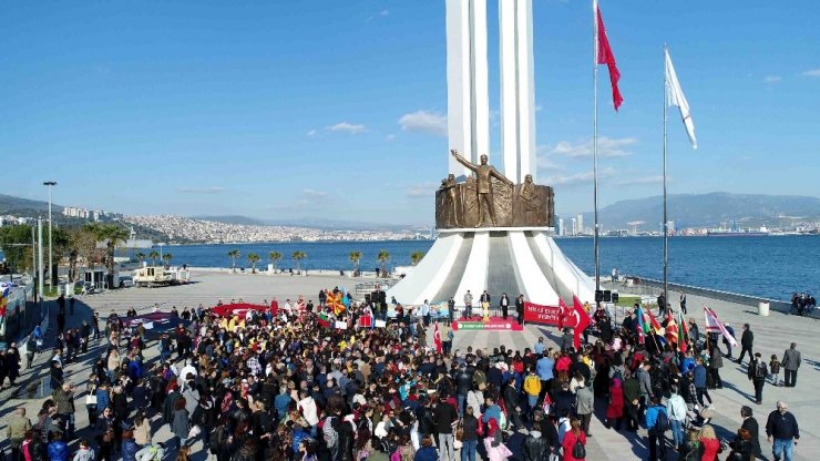 Çocuk Şenliği, bu yıl da dünya çocuklarını Karşıyaka’ da buluşturdu