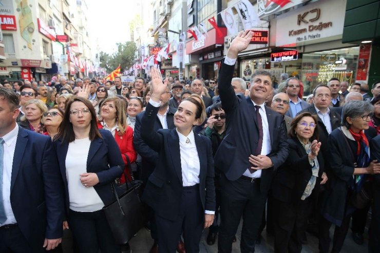 Çocuk Şenliği, bu yıl da dünya çocuklarını Karşıyaka’ da buluşturdu