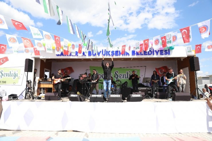 Murat Kekilli’den zor koşullarda yaşayan çocuklara konser
