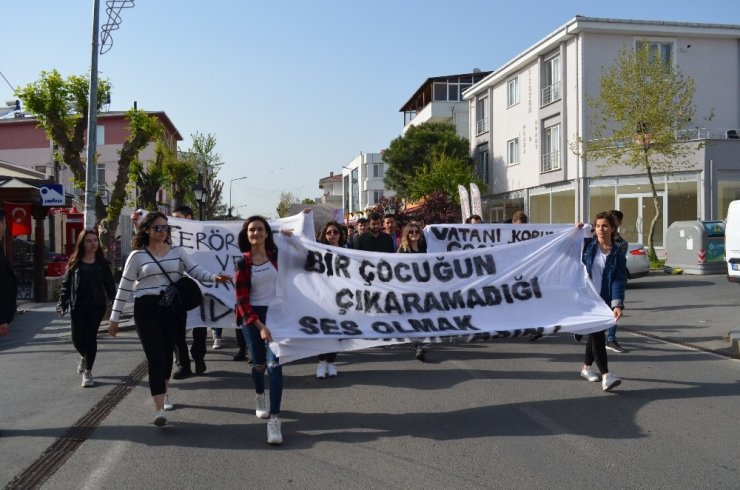 Üniversiteliler taciz ve istismara karşı eylem gerçekleştirdiler