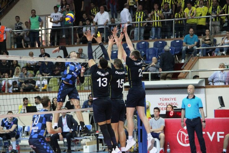 Voleybol Ligi'nde Arkas: 3 - Fenerbahçe: 2