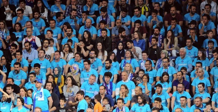 Anadolu Efes: 80 - Barcelona Lassa: 71