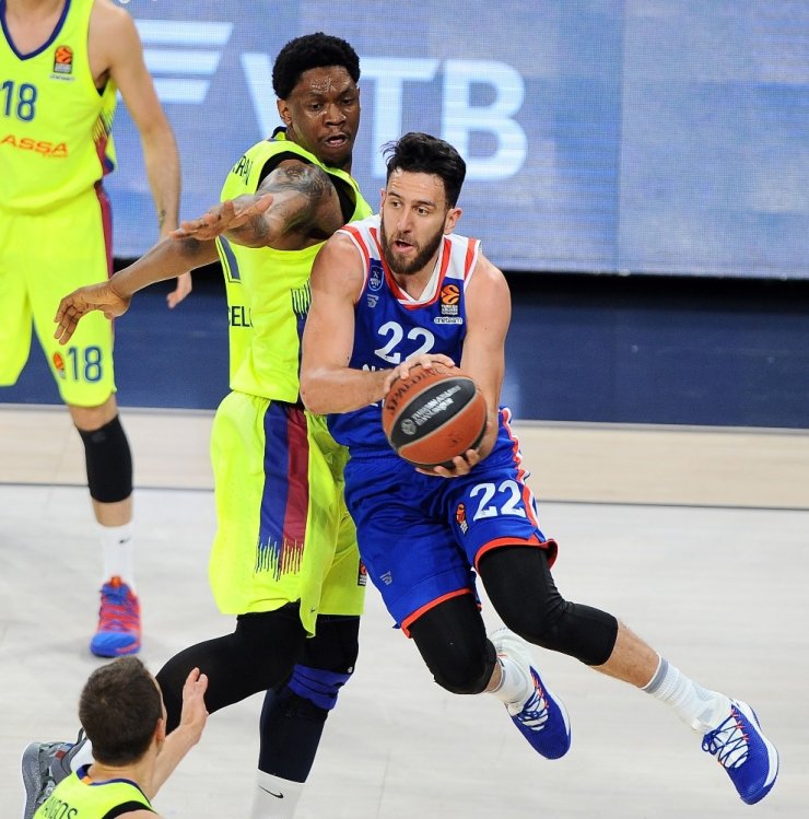 Anadolu Efes: 80 - Barcelona Lassa: 71