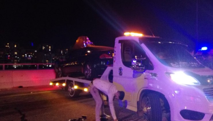 İzmir’de zincirleme kazada 1 sürücü viyadükten aşağı düştü