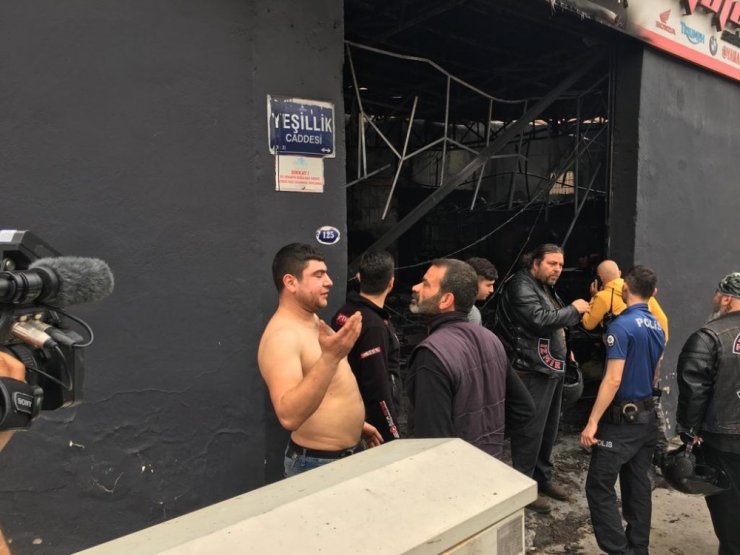 İzmir’de yangın dehşeti: İşyeri hurdaya döndü