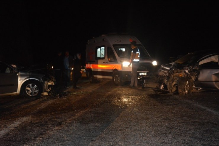 Şerit değiştirdiği sırada görünmez trafik kazasında yaralı ve can kaybı var