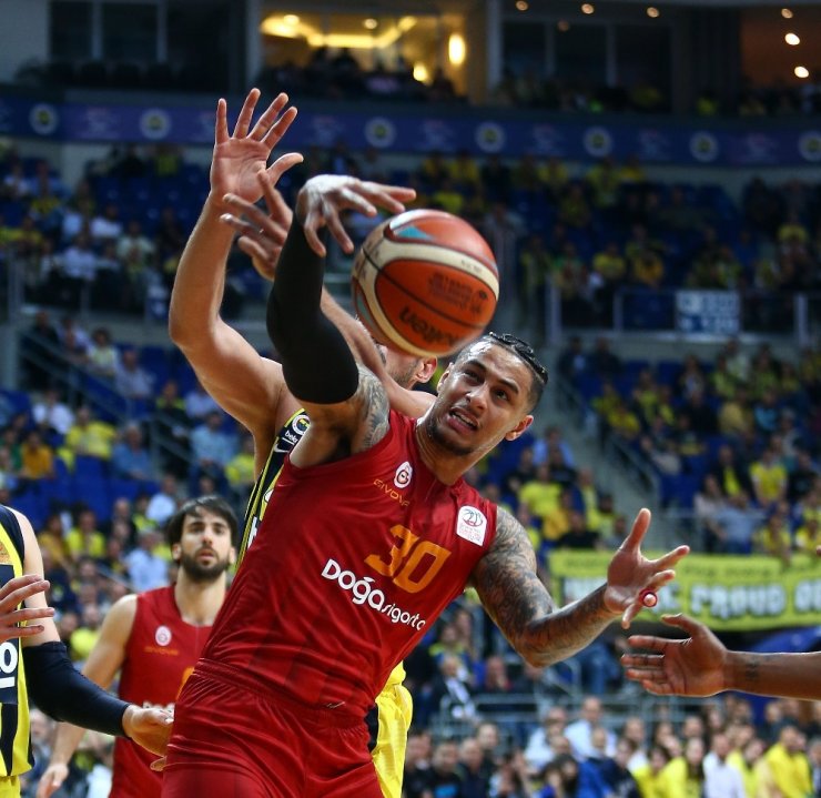 Fenerbahçe Beko, Galatasaray'a 23 sayı fark attı