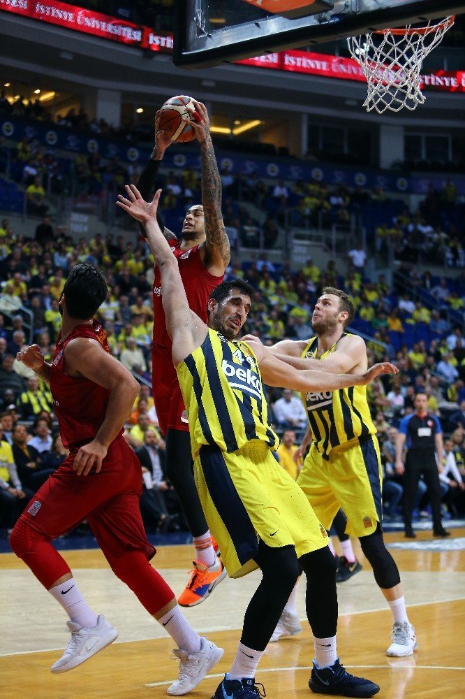 Fenerbahçe Beko, Galatasaray'a 23 sayı fark attı