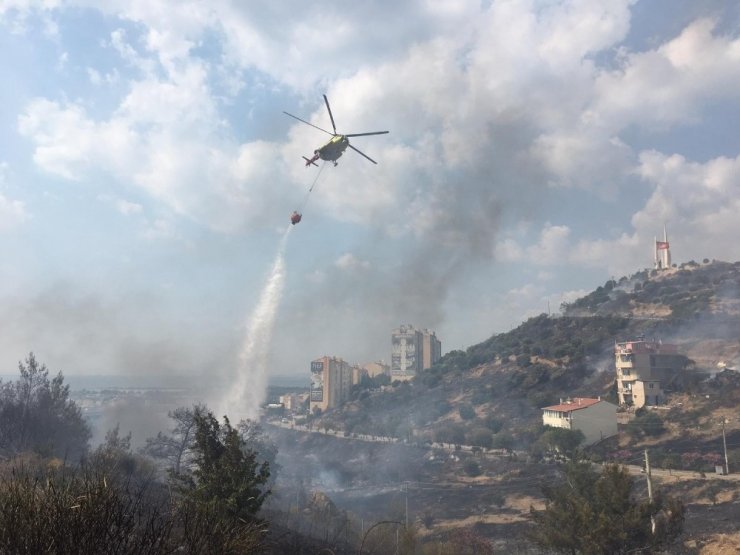 İzmir’de orman yangını eve sıçradı