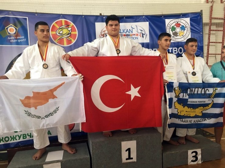 Denizlili sporcu Balkan şampiyonu başarısı elde etti
