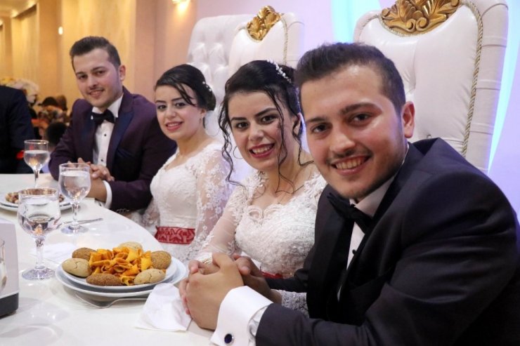 İkiz kardeşler, ikizlerle evlendi