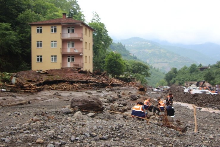 Trabzon vatandaşları ard arda uyarıldı: Yüksek kesimlere çıkın!