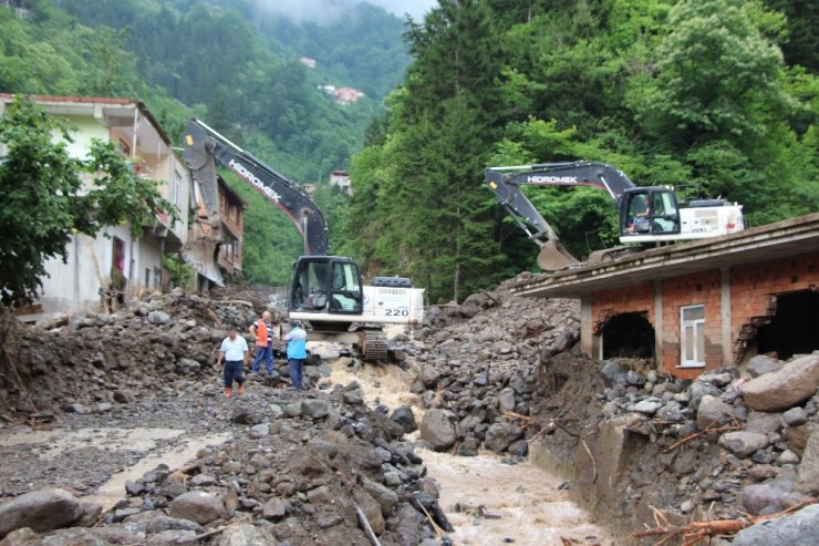 Trabzon vatandaşları ard arda uyarıldı: Yüksek kesimlere çıkın!
