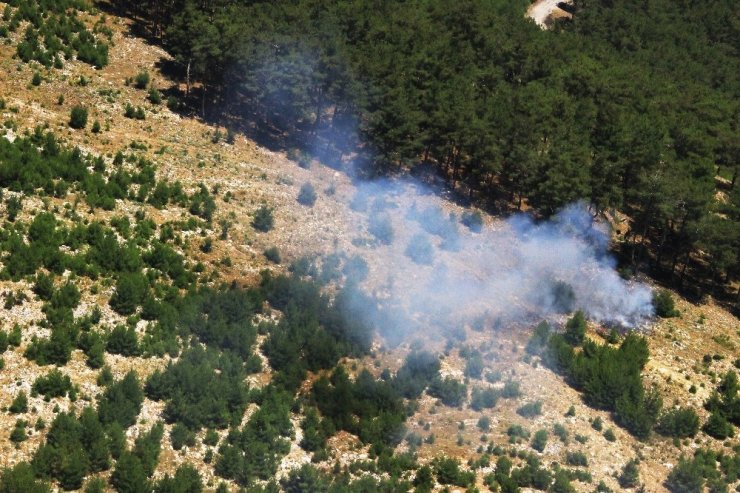 Helikopterli trafikçiler orman yangını ile karşılaştılar