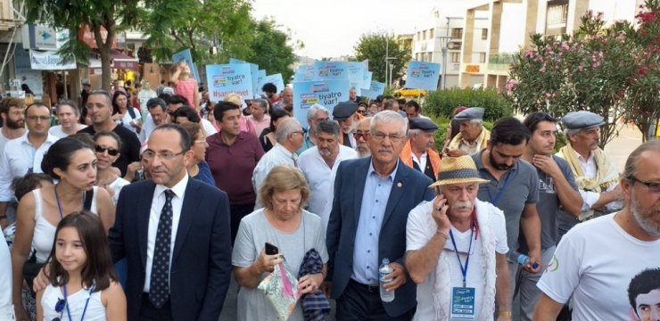 Uluslararası Urla Tiyatro Festivali Renkli Görüntülerle Başladı .