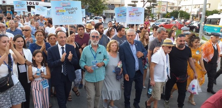 Uluslararası Urla Tiyatro Festivali Renkli Görüntülerle Başladı .