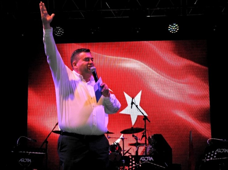 Çeşme, Ata’sını selamlıyor