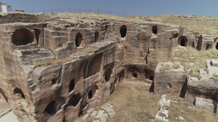 Dara Antik Kenti’nde açık galeri mezarlarına yoğun turist akını