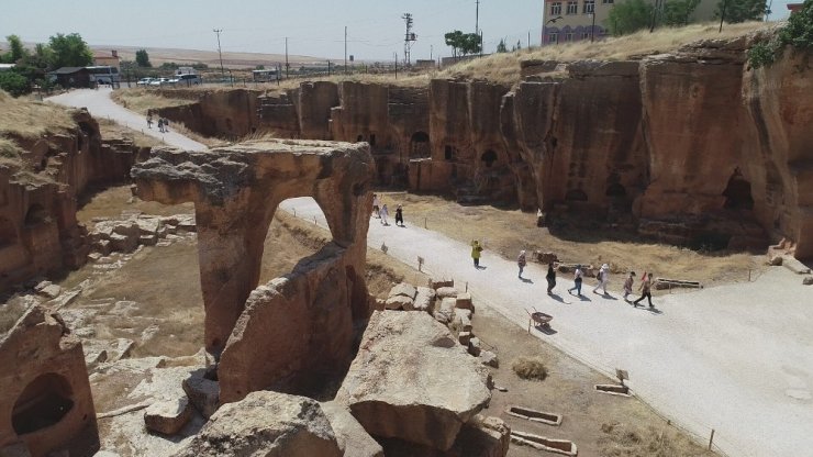 Dara Antik Kenti’nde açık galeri mezarlarına yoğun turist akını