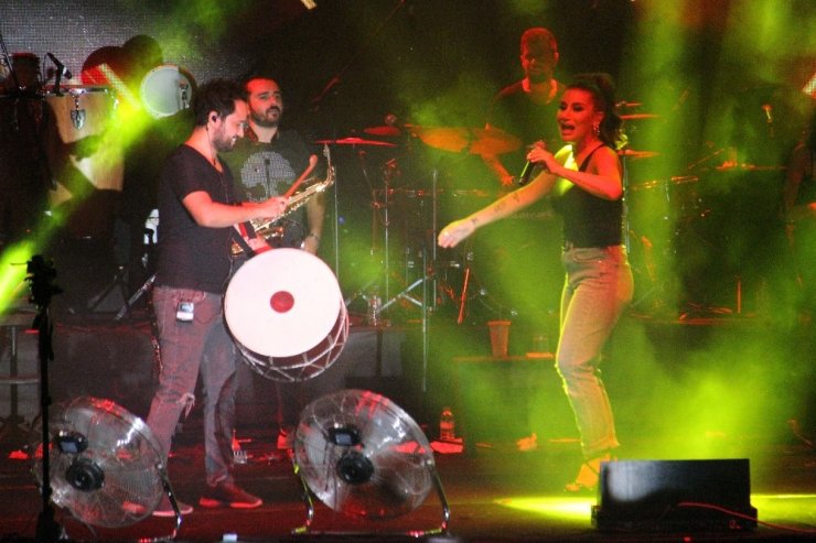 İrem Derici, 'Aşkımız olay olacak'a klip çekecek