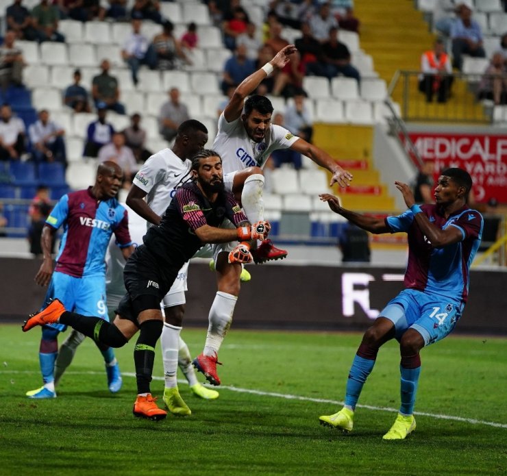 Süper Lig'de günün maçında Trabzonspor ile Kasımpaşa berabere kaldı