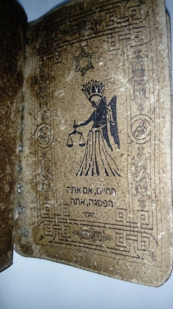 5 bin yıllık İbranice el yazması kitap ele geçirildi