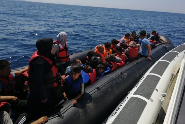 Lastik botla umuda yolculuk yakayı ele verdi: 69 göçmen yakalandı