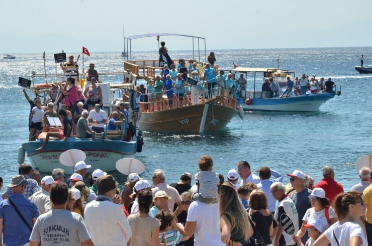 'Orkinos çiftliklerine hayır' eylemi, karadan ve denizden desteklendi