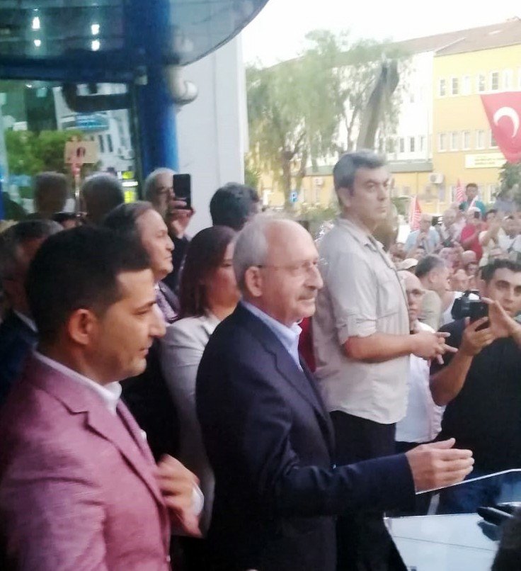 Yumurta atan o mu? Polis bir kişiyi gözaltına aldı