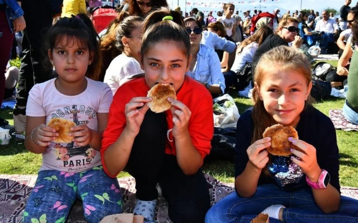 Boyoz Festivali’nde en çok boyoz yiyen kazandı