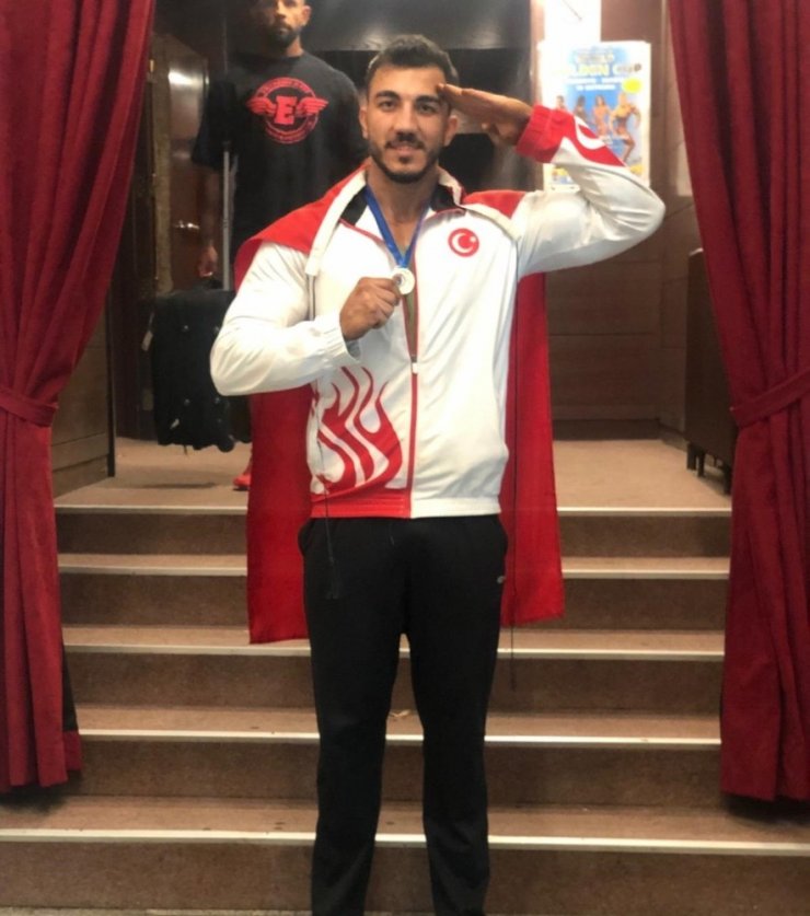 Mobilyacı çırağı dünya 4’üncüsü