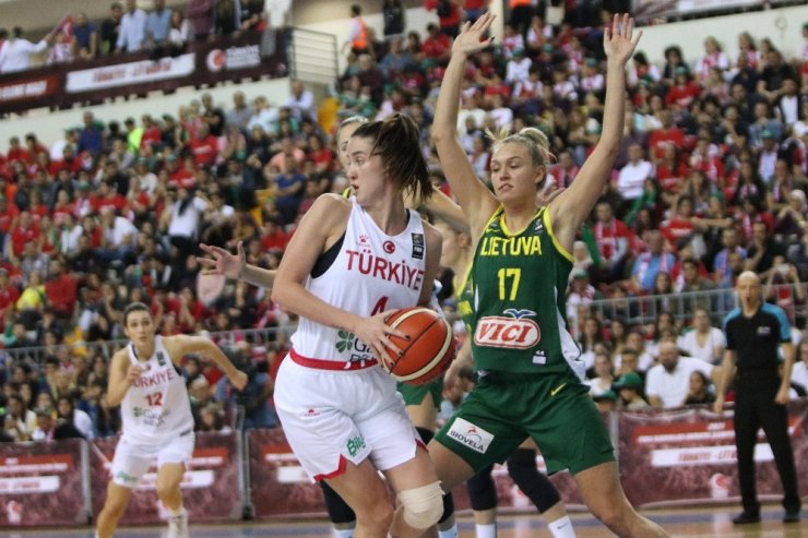 Kadınlardan büyük basari: Türkiye: 74 - Litvanya: 51