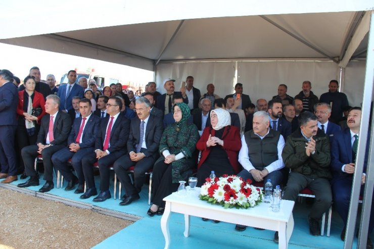 850 bin öğrenci için 850 bin fidan dikildi