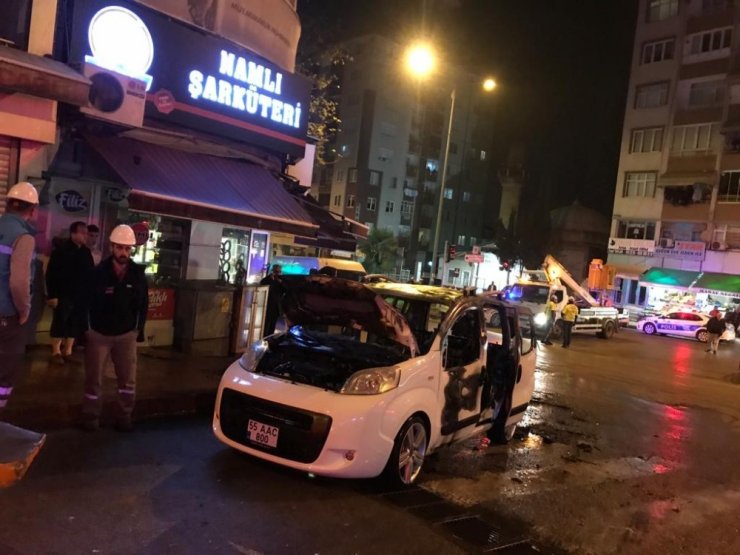 Bunalıma giren şahıs kendi aracını yaktı