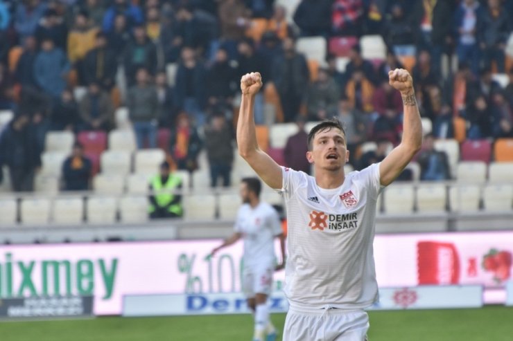 Süper Lig'de lider değişmedi: Sivas