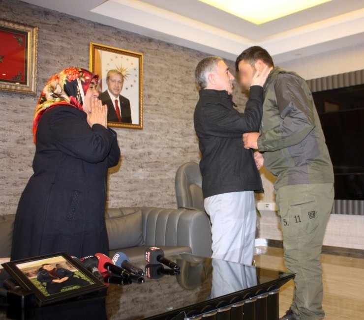 HDP önünde nöbet tutan annelerden biri evladına kavuştu