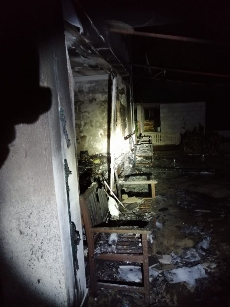 Tuğba Özay’ın İngiliz komşularının evi yandı