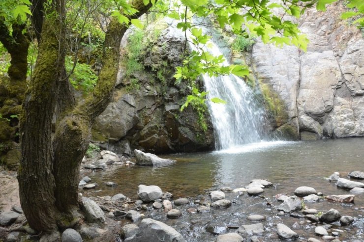 Uçansu Şelalesi keşfedilmeyi bekliyor