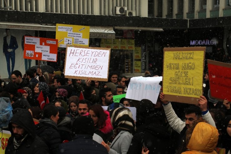 Atama bekleyen öğretmenlerden eylem