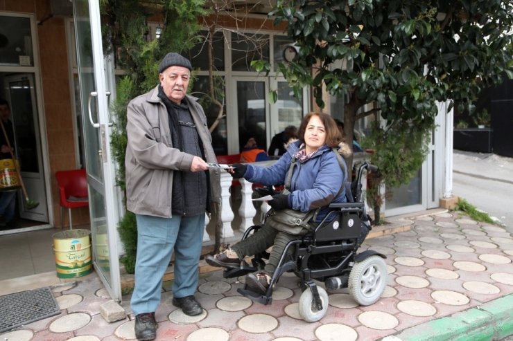 Engelliler, zabıta ekipleriyle kaldırım işgâli denetimi yaptı