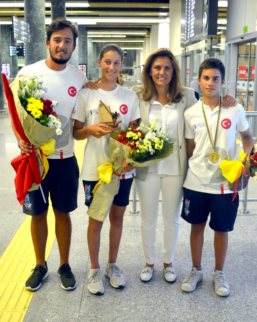 optimist-milli-takimina-coskulu-karsilama-2-001.jpg